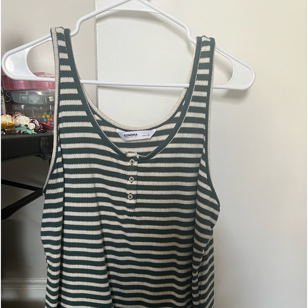 Tank tops in excellent condition